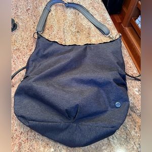 Lululemon carry all bag